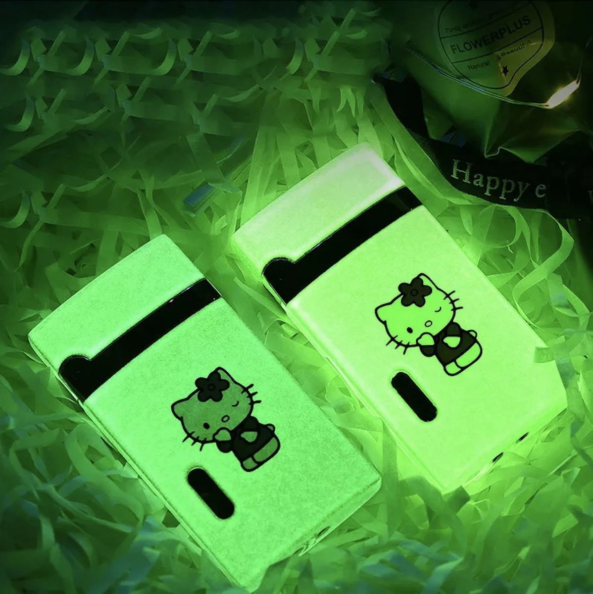 Merkloos Hello Kitty Glow In The Dark Aansteker Met Roze Vlam - Bekend Van TikTok - Hervulbaar En Windproof 5 Merkloos Hello Kitty Glow In The Dark Aansteker Met Roze Vlam - Bekend Van TikTok - Hervulbaar En Windproof - Afbeelding 3