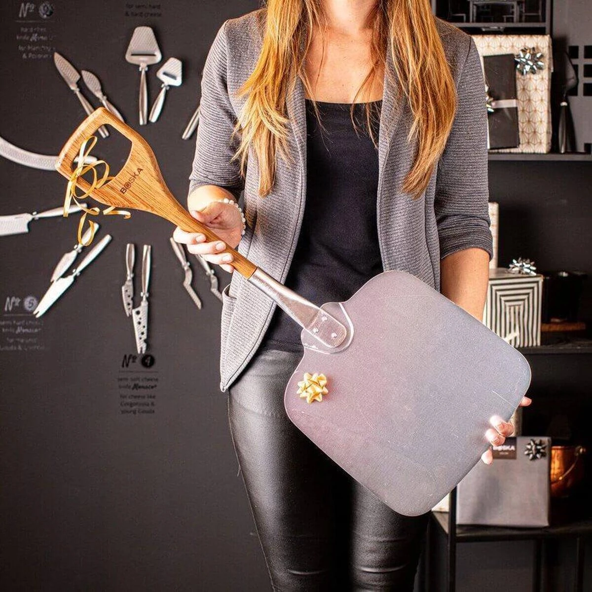 Boska Pizzaschep Barbecue - Kort Handvat - Stabiel - Aluminium - Eikenhout - BBQ Accessoires 9 Boska Pizzaschep Barbecue - Kort Handvat - Stabiel - Aluminium - Eikenhout - BBQ Accessoires - Afbeelding 7