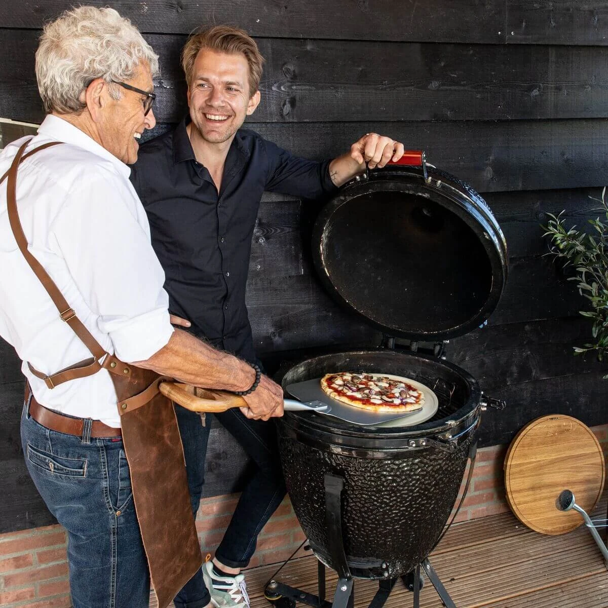 Boska Pizzaschep Barbecue - Kort Handvat - Stabiel - Aluminium - Eikenhout - BBQ Accessoires 21 Boska Pizzaschep Barbecue - Kort Handvat - Stabiel - Aluminium - Eikenhout - BBQ Accessoires - Afbeelding 19