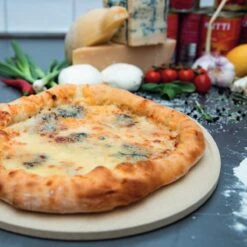 Boska Pizzasteen Deluxe - Voor Oven & BBQ - Knapperige Pizza's - Ø 29.5 Cm - BBQ Accessoires 39 Boska Pizzasteen Deluxe - Voor Oven & BBQ - Knapperige Pizza's - Ø 29.5 Cm - BBQ Accessoires -Merkloos Verkoopwinkel 1200x1200 358