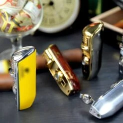 Cohiba® Sigarenaansteker - Sigarenboor - Sigaren - Sigaar - Cohiba Aansteker - Sigarenboor - Sigaren Accessoires - Sigarenknipper - Sigaar Aansteker - Cohiba - Incl. Luxe Geschenkdoos - Rood -Merkloos Verkoopwinkel 1200x1200 449