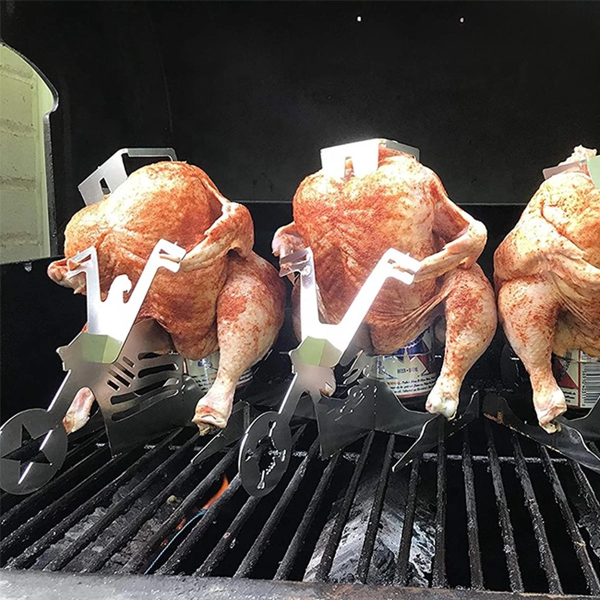 GrillX Beer Can Chicken Houder - Kiphouder Motorcycle - BBQ Accesoires - Bierkip - Barbeque Gereedschap - Chicken Sitter 6 GrillX Beer Can Chicken Houder - Kiphouder Motorcycle - BBQ Accesoires - Bierkip - Barbeque Gereedschap - Chicken Sitter - Afbeelding 4