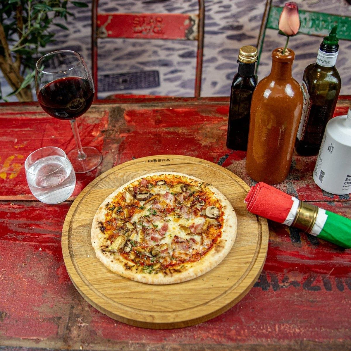 Boska Pizzaplank Friends L - BBQ Accessoires - Eikenhout - Handige Opvanggeul - Ø 34 Cm 12 Boska Pizzaplank Friends L - BBQ Accessoires - Eikenhout - Handige Opvanggeul - Ø 34 Cm - Afbeelding 10