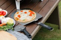 Bighorn Pizzaschep Voor BBQ En Oven-Inklapbare Handgreep -Pizzasnijder- Edelstaal -geschikt Als Broodschep En Ovenschep - SRPT01 -Merkloos Verkoopwinkel 1200x800 16