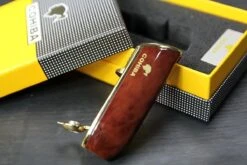 Cohiba® Sigarenaansteker - Sigarenboor - Sigaren - Sigaar - Cohiba Aansteker - Sigarenboor - Sigaren Accessoires - Sigarenknipper - Sigaar Aansteker - Cohiba - Incl. Luxe Geschenkdoos - Rood -Merkloos Verkoopwinkel 1200x800 19