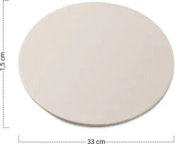 MaxxHome Pizzasteen - BBQ Steen - Pizzasteen Voor De Lekkerste Bereiding Van Een Pizza Op Jouw Barbecue Of In De Oven - Pizza Steen Rond - Medium (33 Cm) 11 MaxxHome Pizzasteen - BBQ Steen - Pizzasteen Voor De Lekkerste Bereiding Van Een Pizza Op Jouw Barbecue Of In De Oven - Pizza Steen Rond - Medium (33 Cm) -Merkloos Verkoopwinkel 1200x986