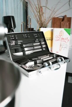 Sens Design BBQ Accesoires - 18 Delig - BBQ Gereedschapset Koffer -Merkloos Verkoopwinkel 801x1200