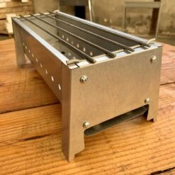 Spiedini Saté-bbq Bali 40 Mini - Kleine, Smalle Houtskoolbarbecue Met Horizontaal Rooster Voor Sate Of Andere Spiesjes - 40 Cm Lang, 11 Cm Breed, 14 Cm Hoog - Ideaal Voor Tuin- Of Open Haard, Of Balkon - Materiaal: Gealuminiseerd Ijzer -Merkloos Verkoopwinkel 1200x1200 3