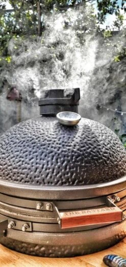 The Bastard Urban Medium - Kamado Barbecue - Kamado BBQ 31 The Bastard Urban Medium - Kamado Barbecue - Kamado BBQ -Merkloos Verkoopwinkel 567x1200